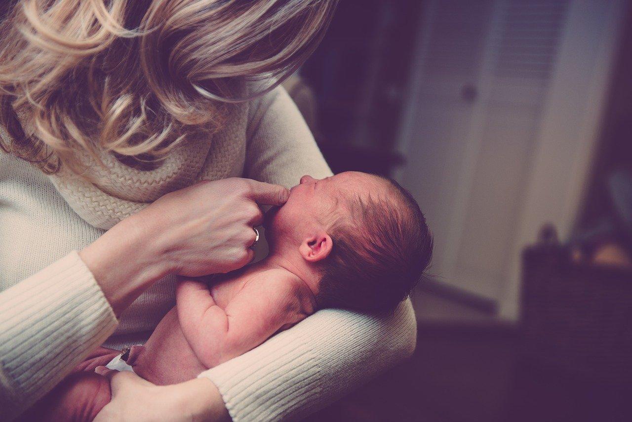 ¿Se puede compatibilizar una excedencia por cuidado de hijo con otro trabajo?