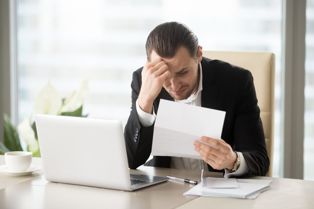 ¿Qué consecuencias tiene la revocación de una sanción de suspensión de empleo y sueldo?