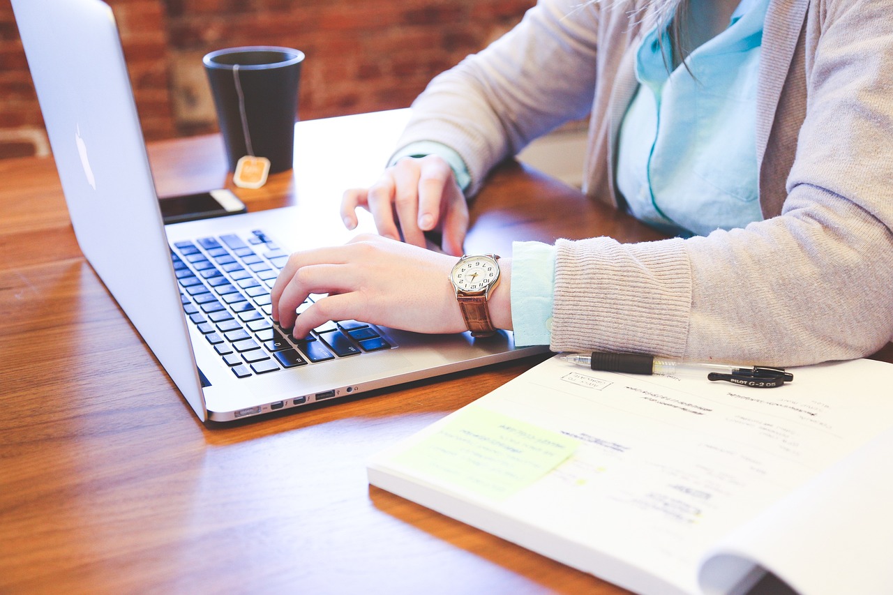 ¿Debe comunicar el empresario la existencia de vacantes en la empresa?